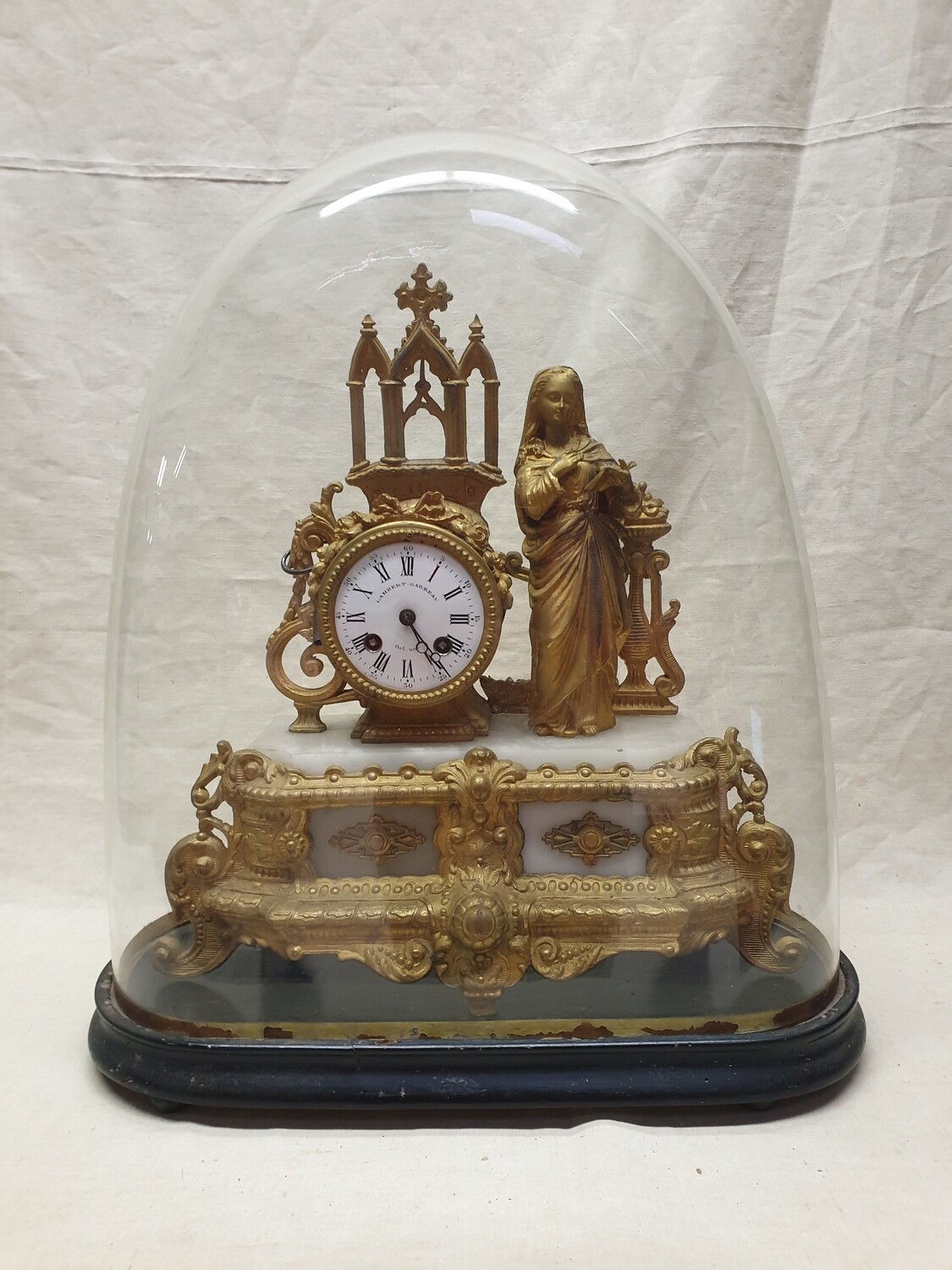 Pendule sous cloche en marbre blanc et bronze doré - H - 48,5 cm