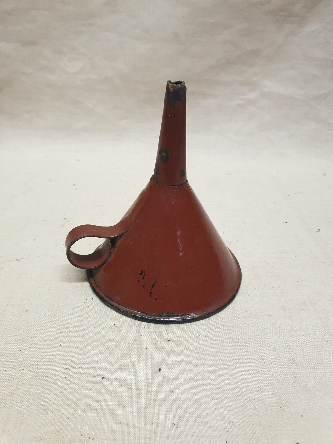 Entonnoir rouge  en métal - 12,5 cm