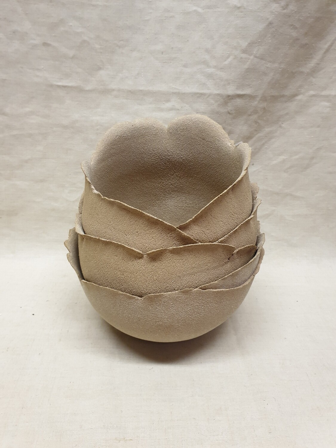 Stéphanie GAILLARD Vase en forme de feuillage en terre chamottée - 22 cm