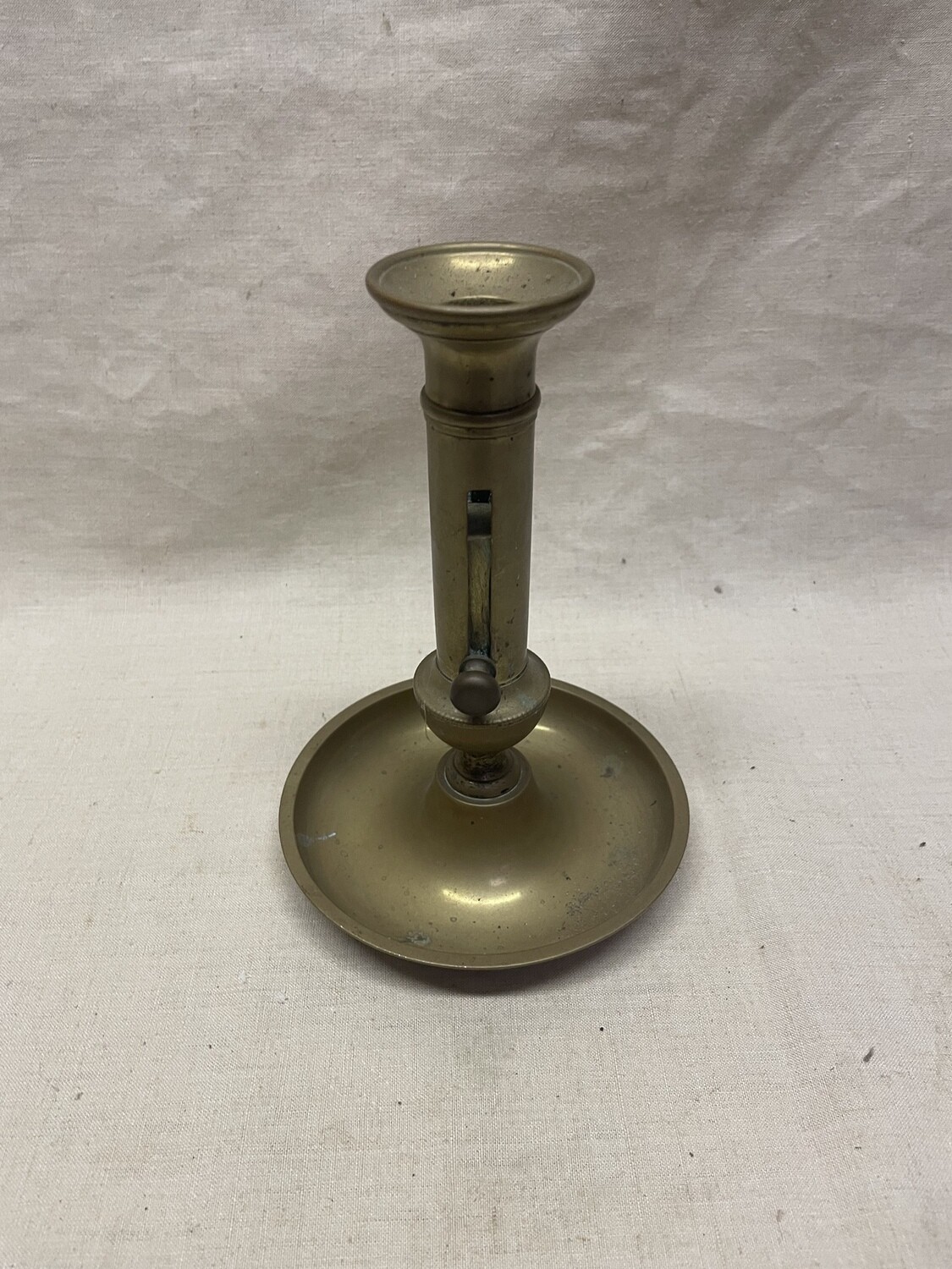Bougeoir en métal doré avec remonte cire - 19 cm