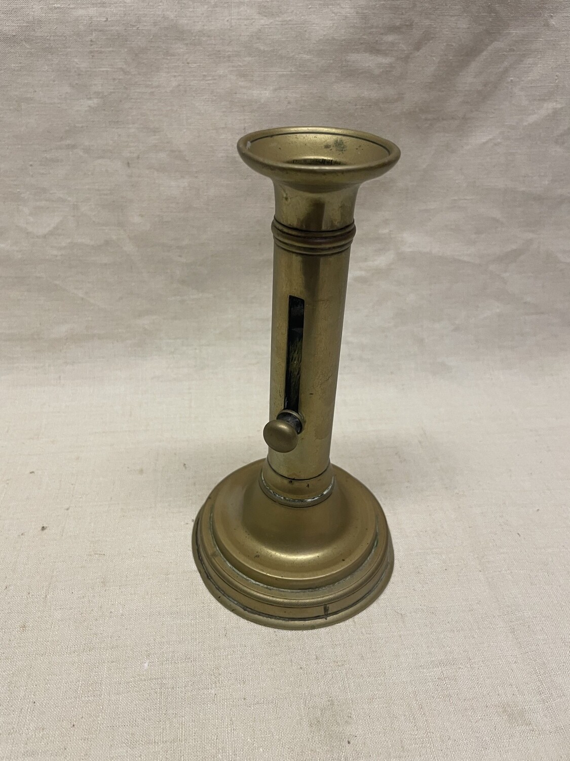 Bougeoir en métal doré avec remonte cire - 19 cm