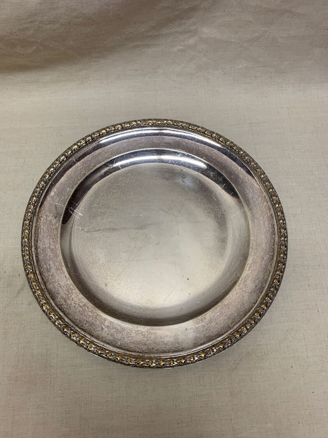Plateau en métal argenté - D 42 cm