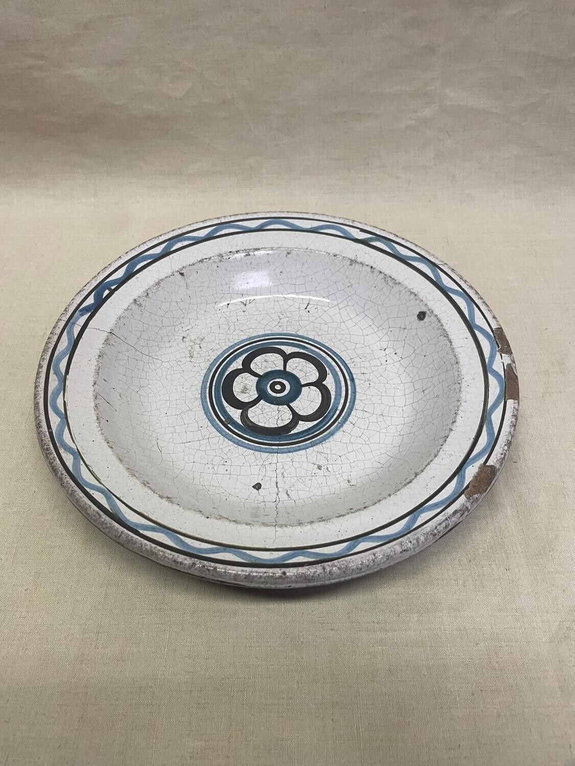 Plat XVIIIème faïence cul noir - 28 cm