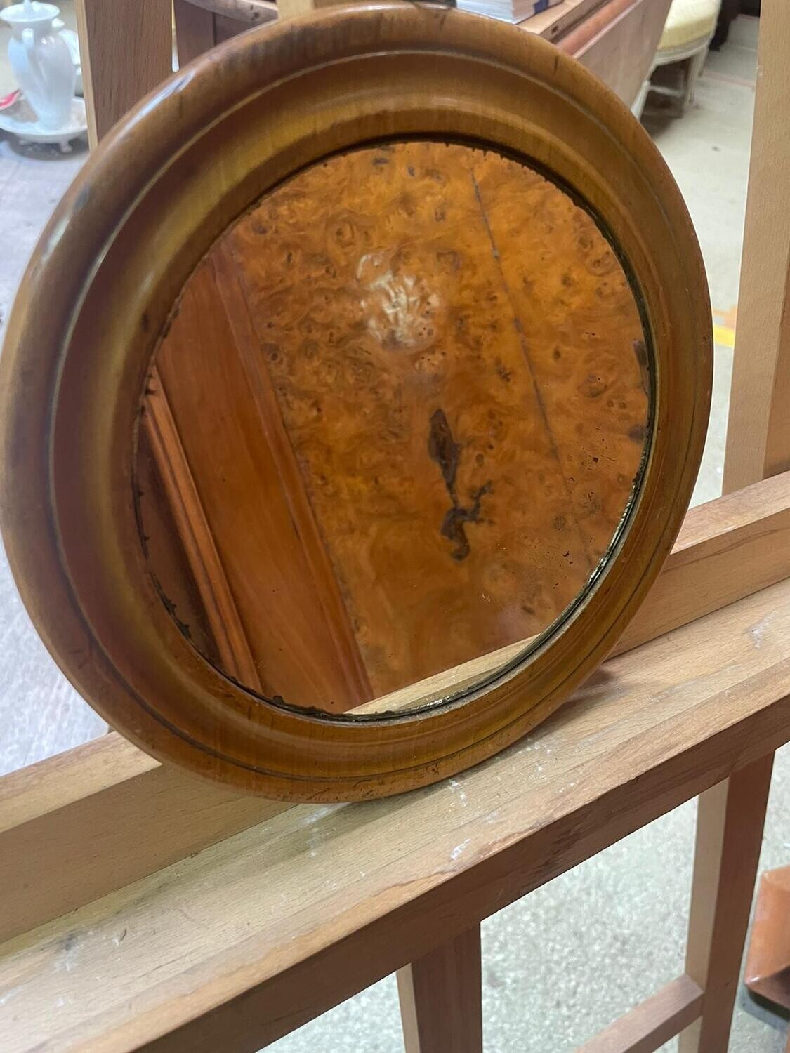 Miroir rond ancien en bois - D 22 cm