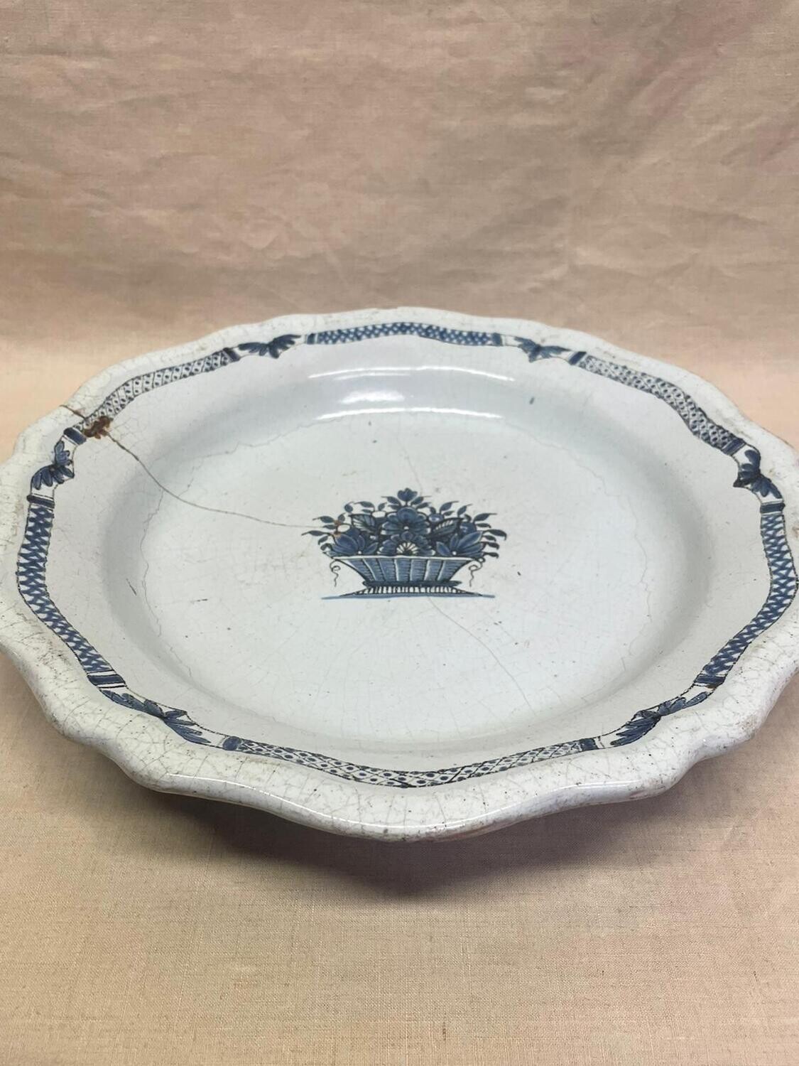 Plat XVIIIème faïence cul noir - 38,5 cm