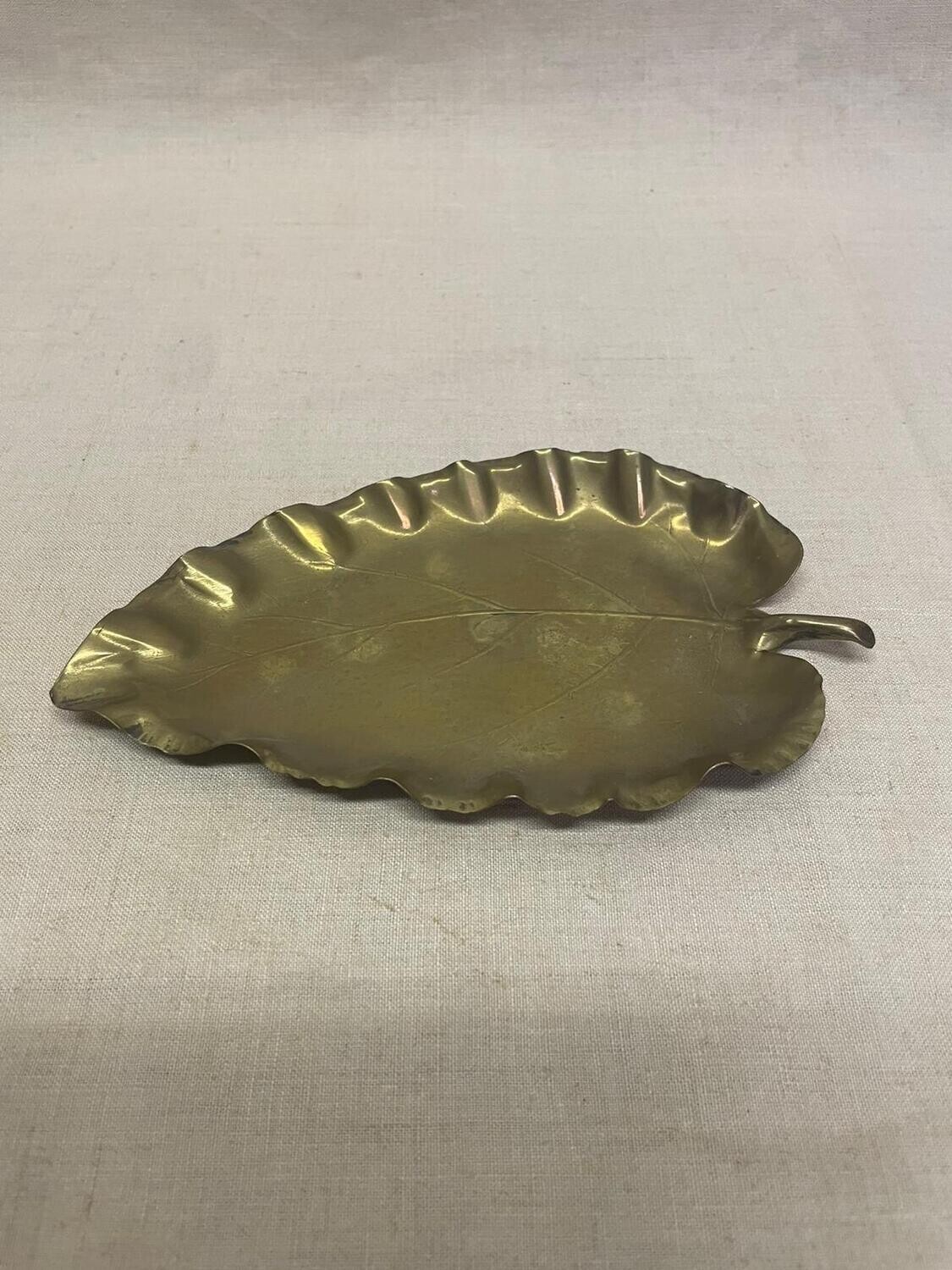 Vide poche en métal doré représentant une feuille - L 17,5 cm