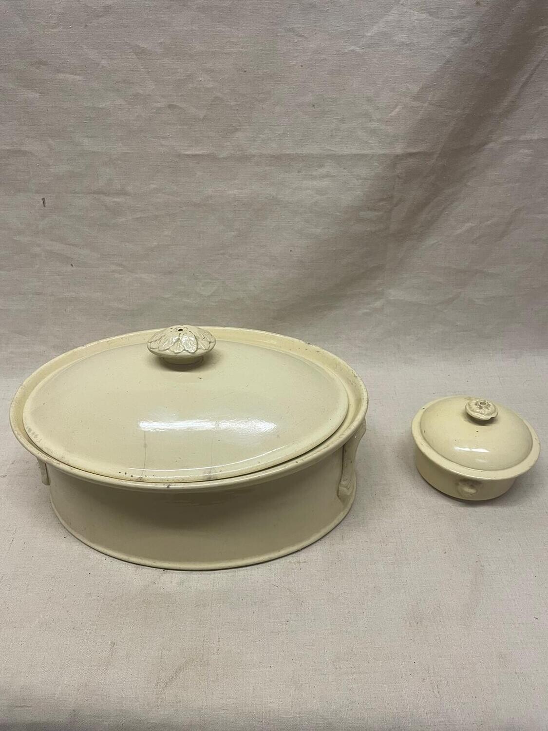 Ensemble de deux pots en terre cuite couleur crème - H 18 x 32 cm