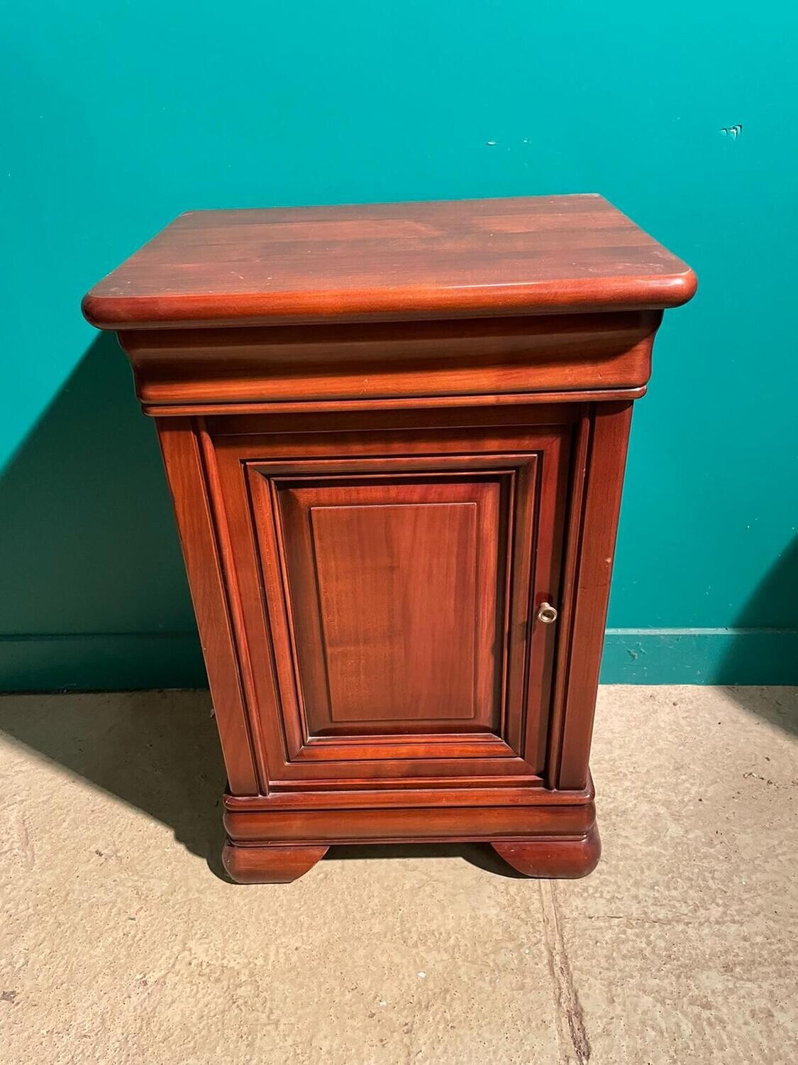 Chevet en bois avec une porte - 70 x 45 x 35 cm