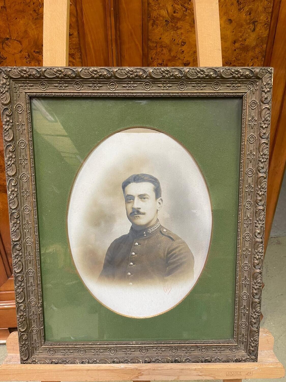 Photo de militaire fond vert - 48,5x59 cm