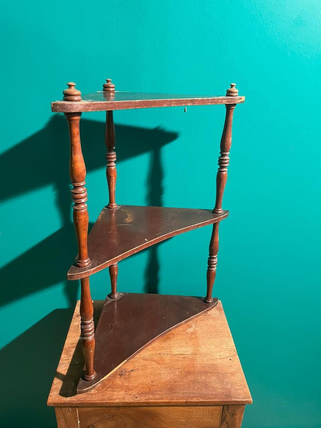 Petite étagère encoignure - H 52 cm