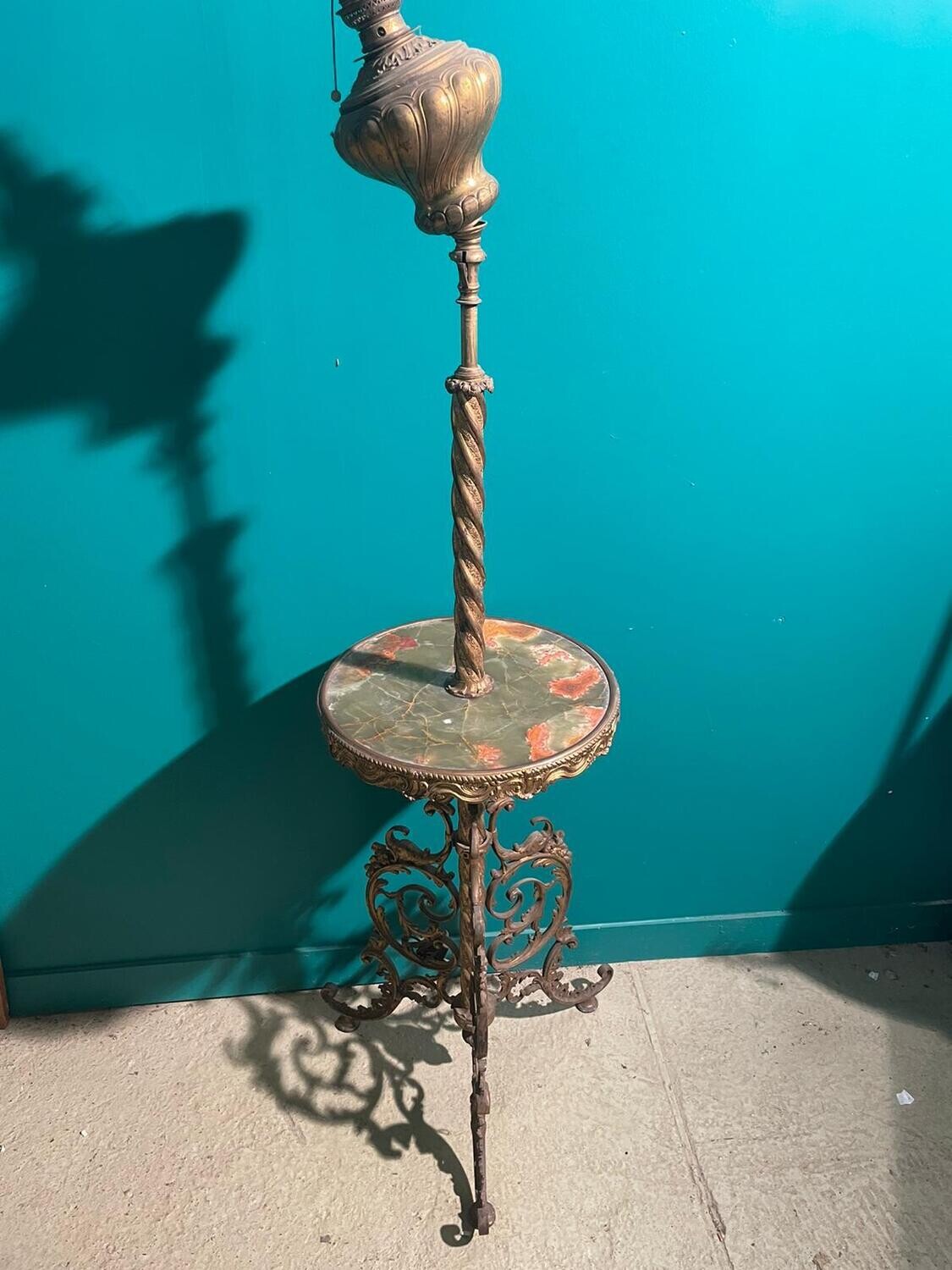 Lampadaire formant sellette en bronze doré, laiton et onyx - Epoque Napoléon III - 163 cm