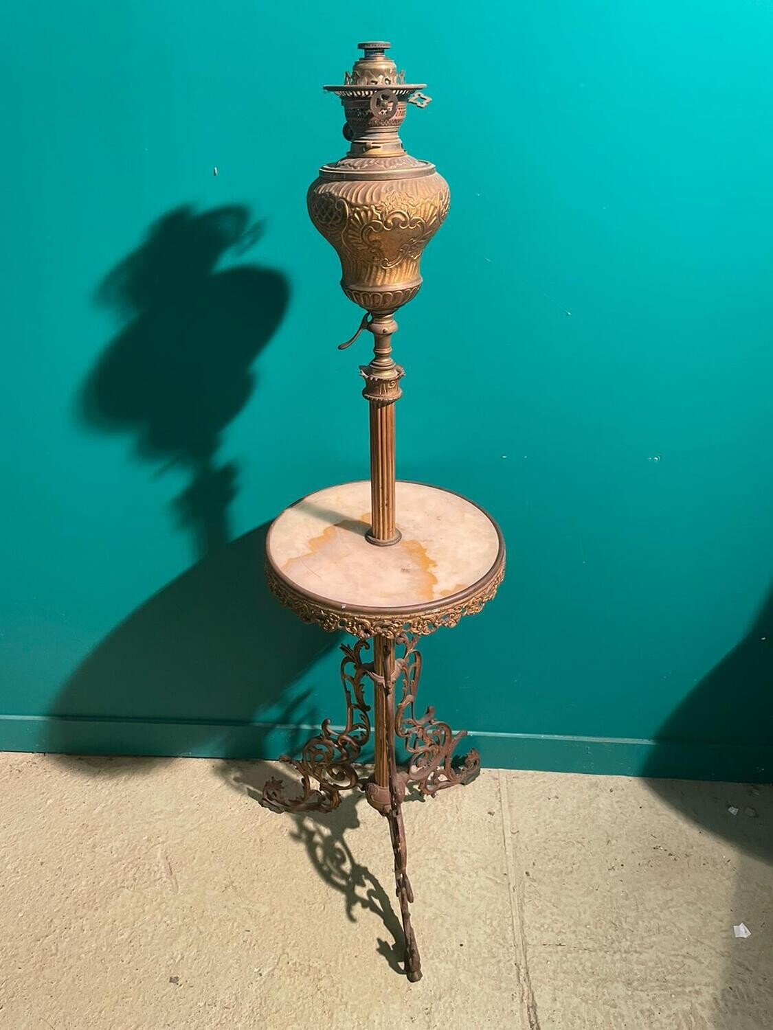 Lampadaire formant sellette en bronze doré, laiton et onyx - Epoque Napoléon III - 143 cm