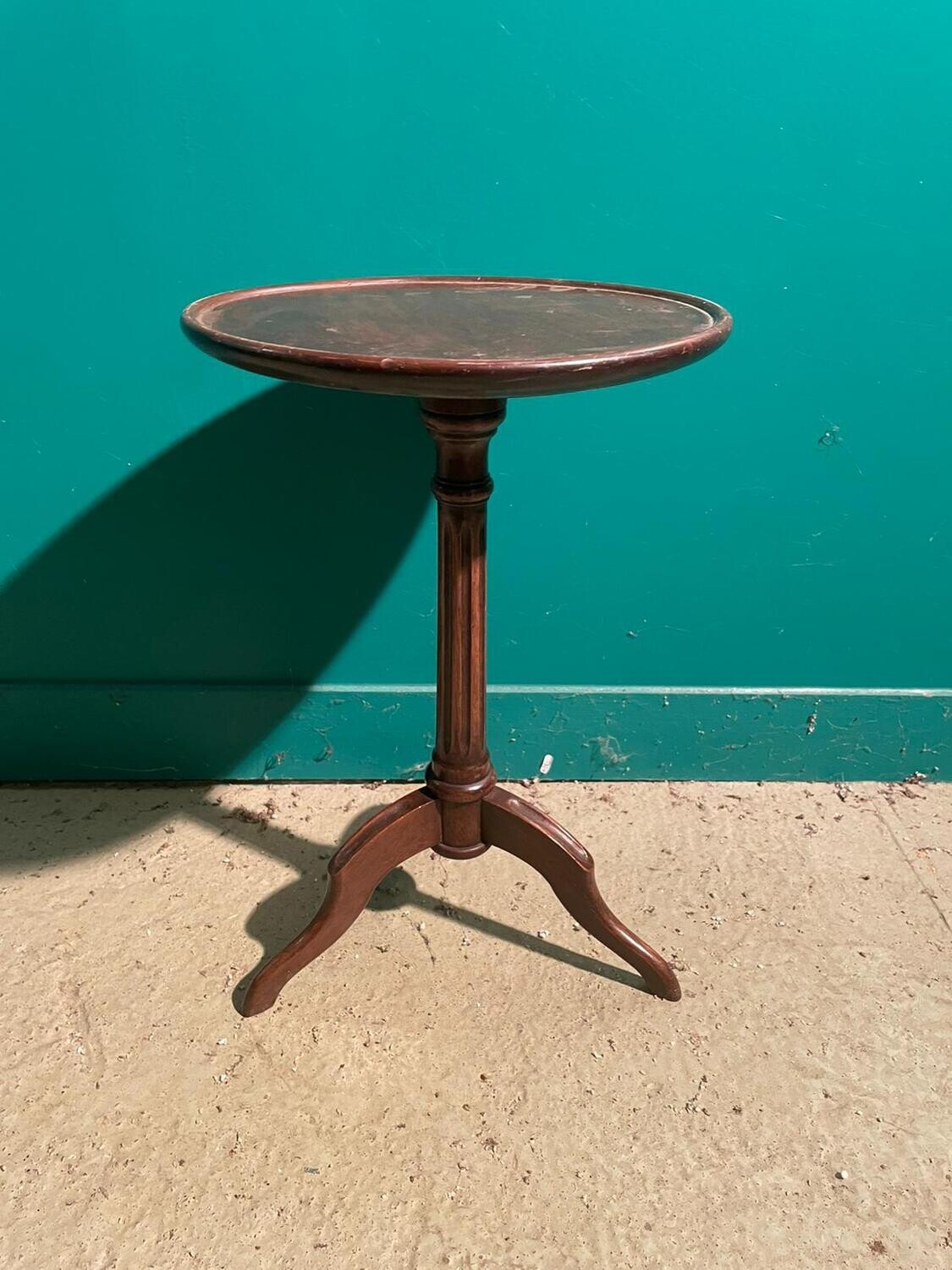 Guerridon tripode en acajou - H 45 cm x D 30 cm