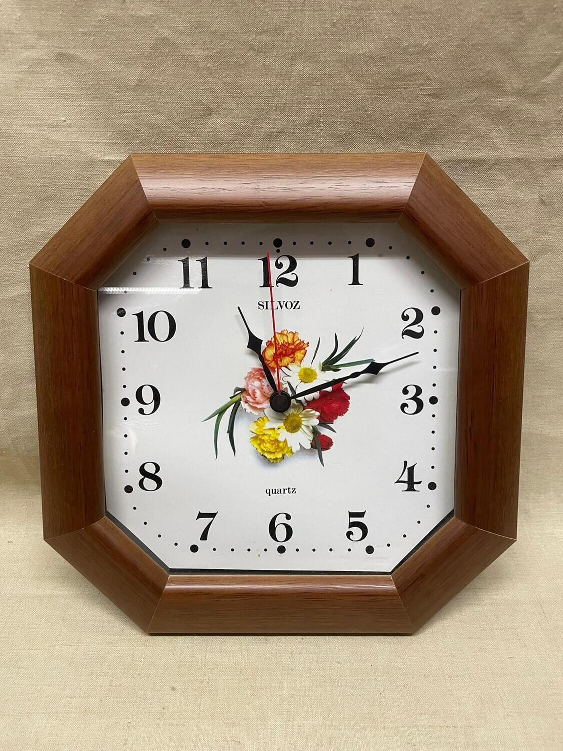 Pendule Quartz Silvoz avec contours en bois - 26 cm