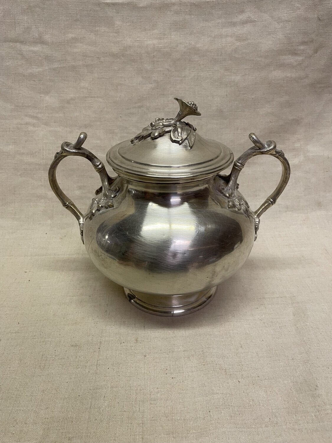 Magnifique sucrier en métal argenté - 16,5 cm