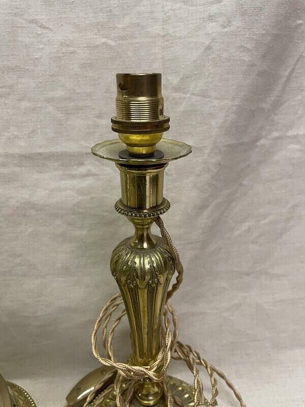 Paire de bougeoirs de style Louis XVI - XIXème. Montés à l'électricité