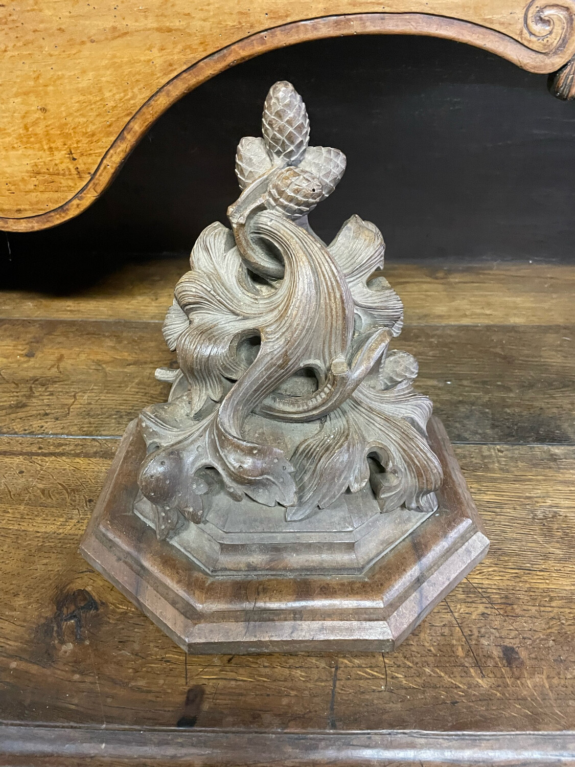 Atelier FEUERSTEIN / FEVE - Petite console murale, décor feuillagé - 24x23,5x18,5 cm