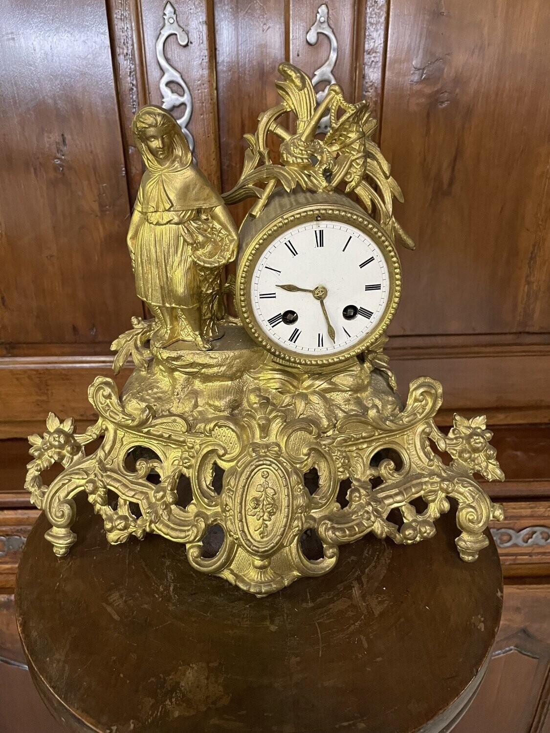 Pendule dorée  - H 30 x 33 cm
