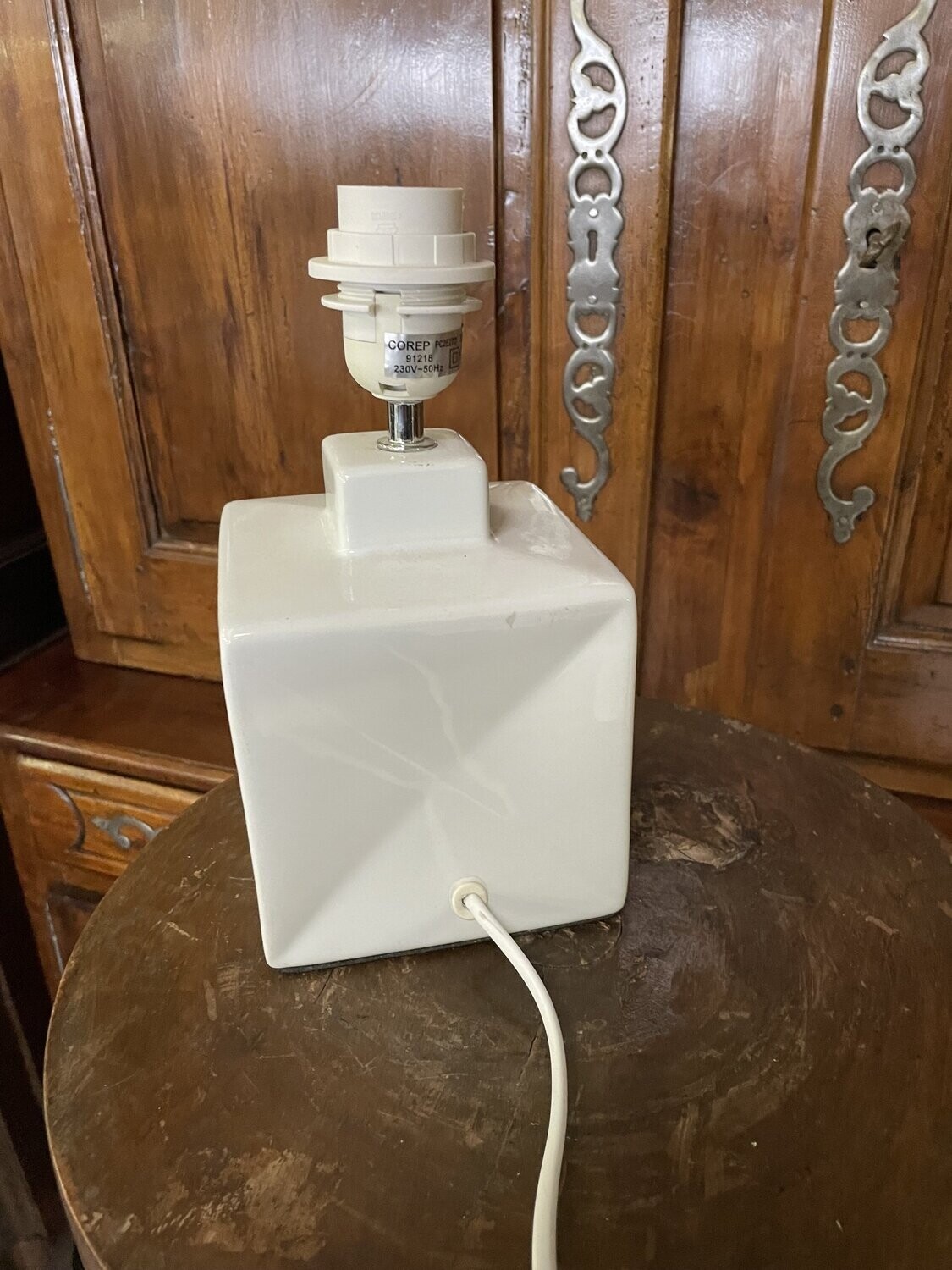 Lampe en céramique blanche - 24 cm