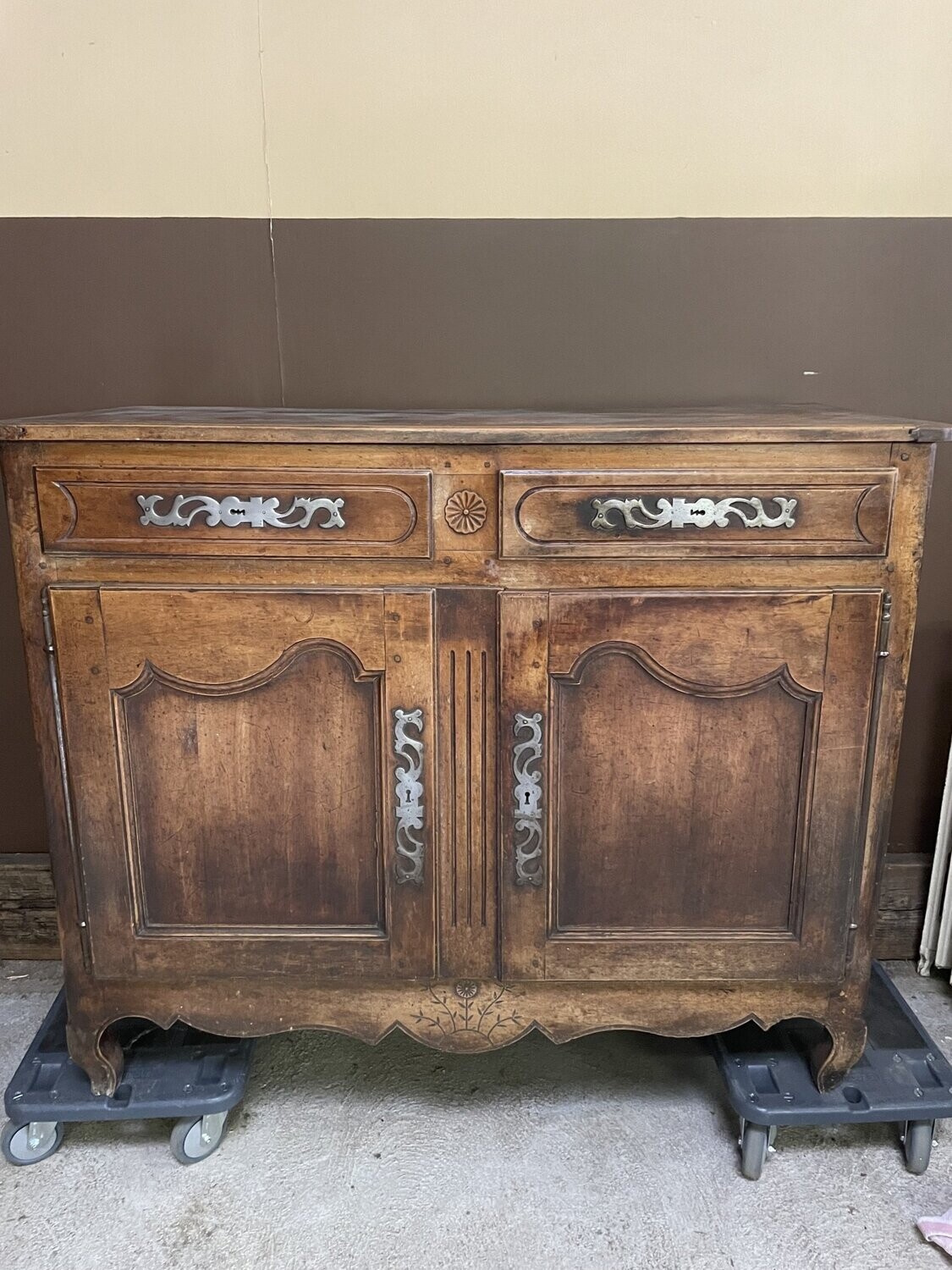 Buffet Rustique LXV ouvrant par deux tiroirs et deux vantaux -