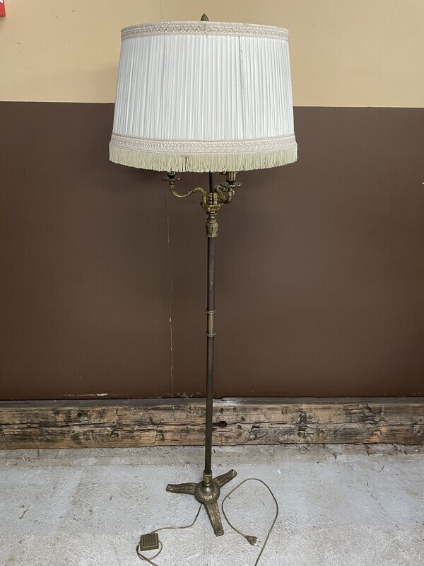 Lampadaire en métal doré - H 176 cm