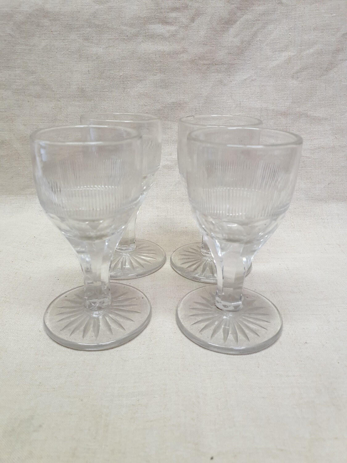 Ensemble de 4 verres à digestif en cristal