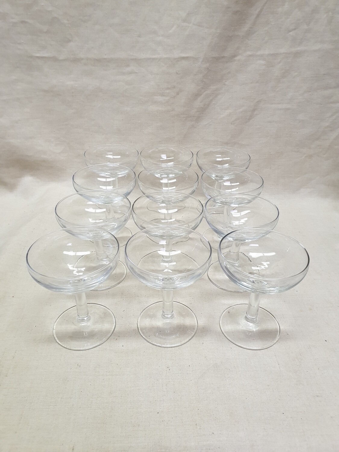 Ensemble de 12 verres à pied
