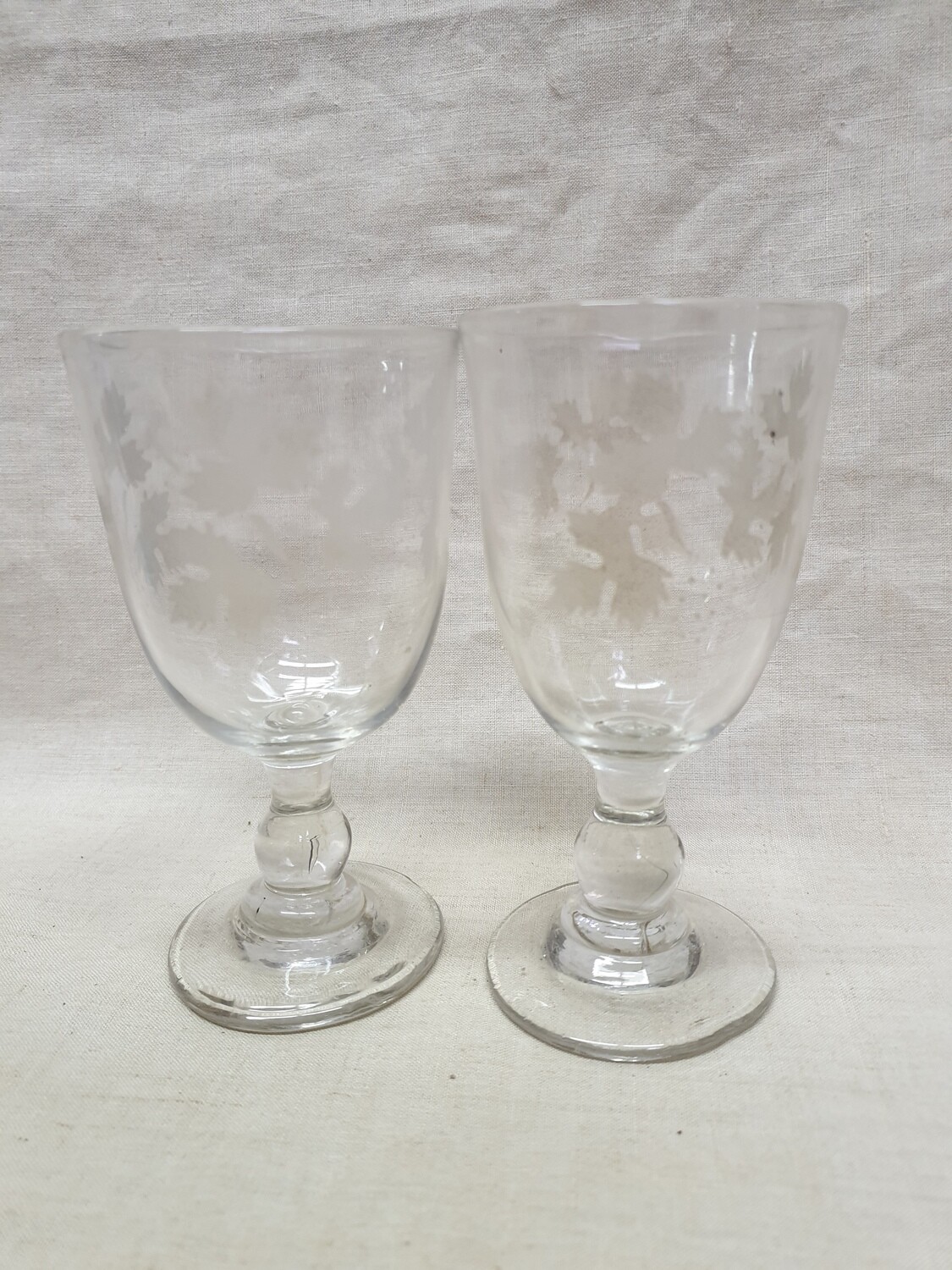 Ensemble de deux verres avec décor