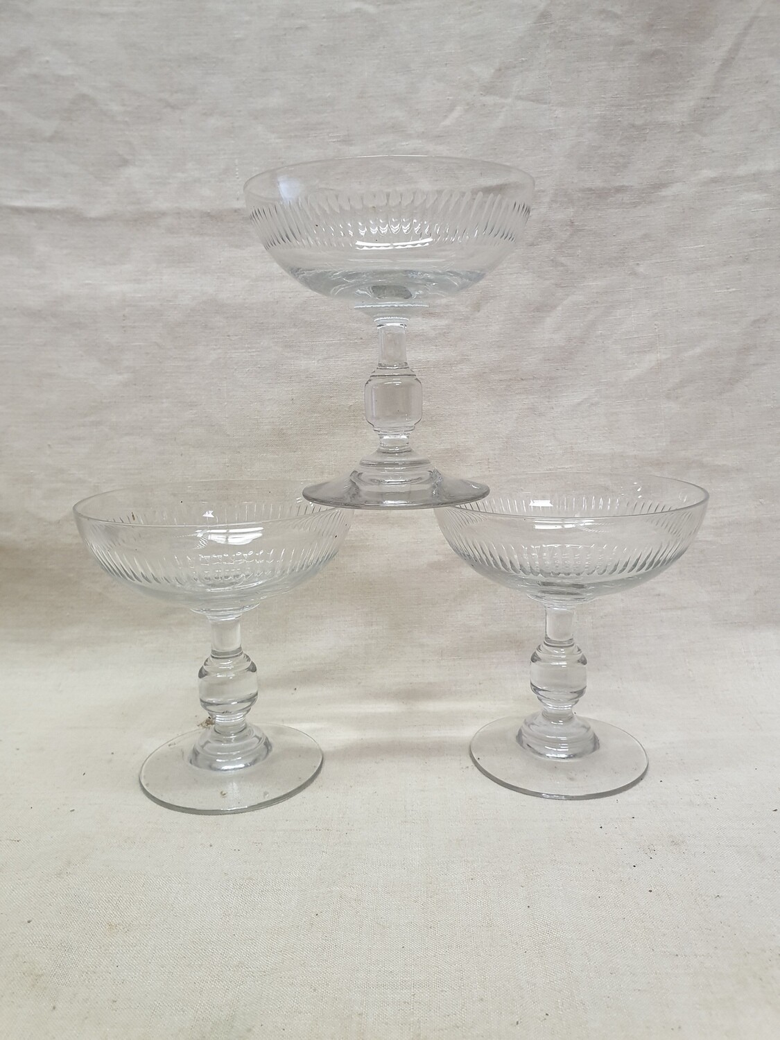 Ensemble de trois coupes en verre