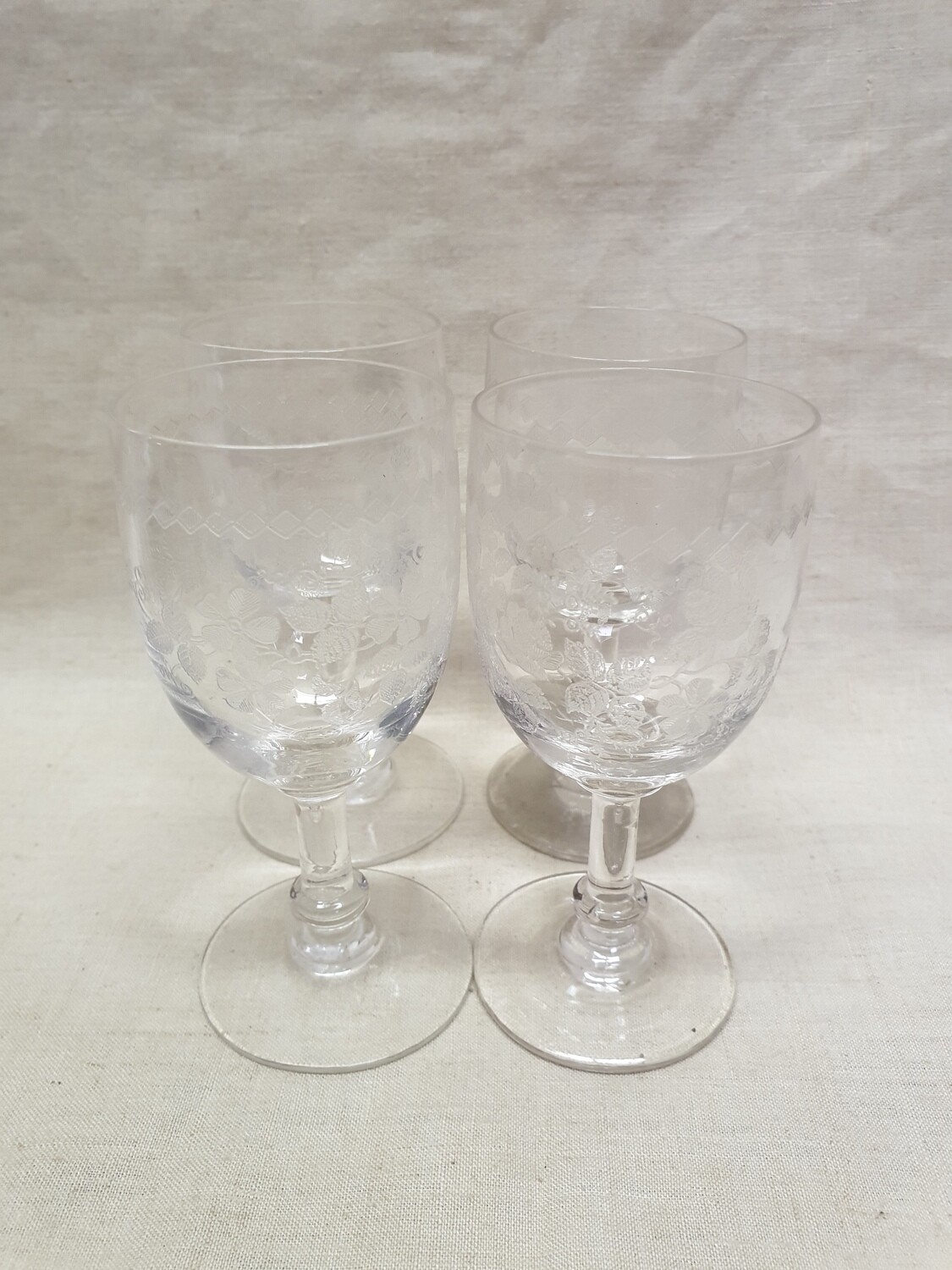 Ensemble de 4 verres à vin
