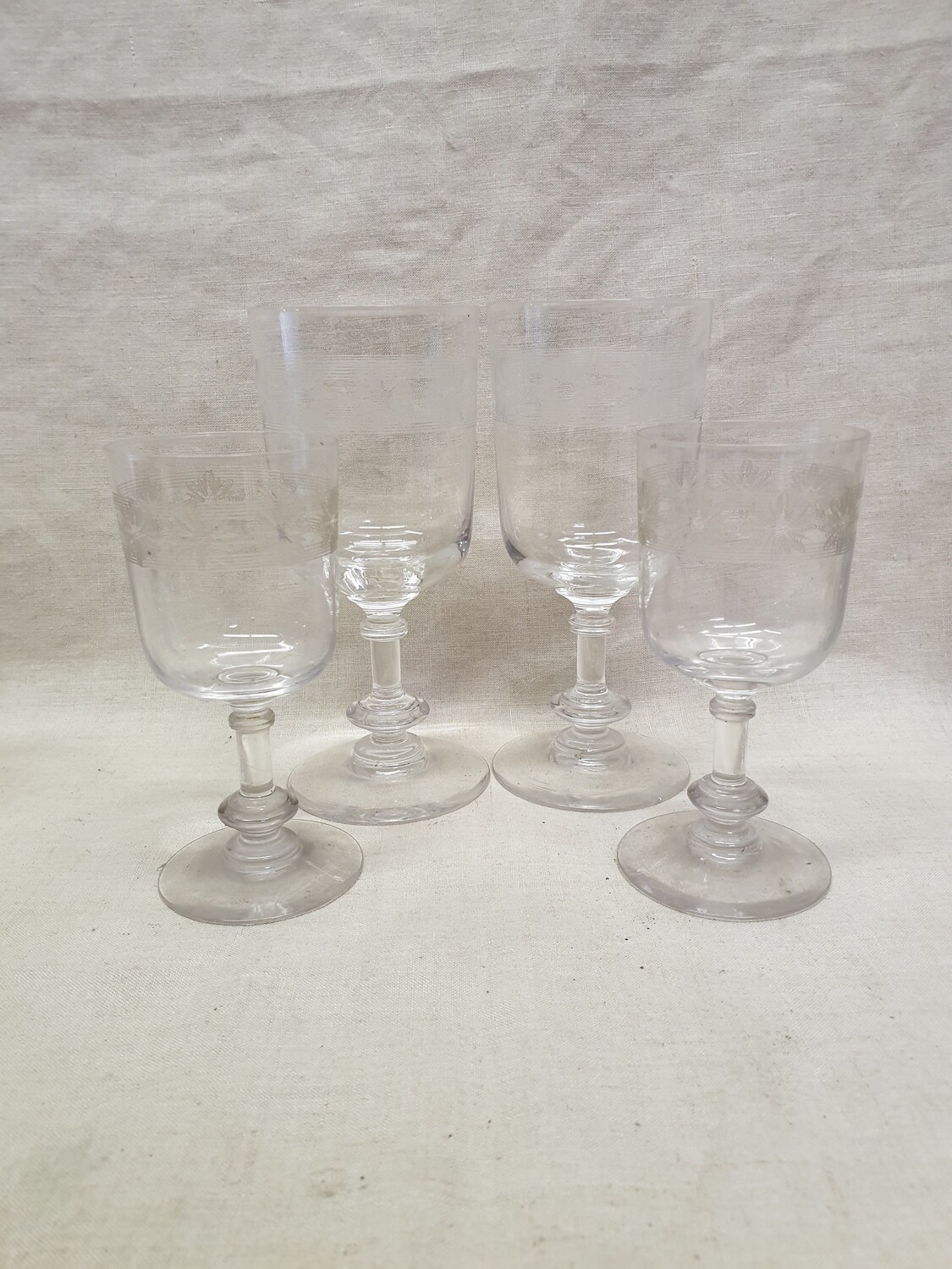 Ensemble de quatre verres en cristal