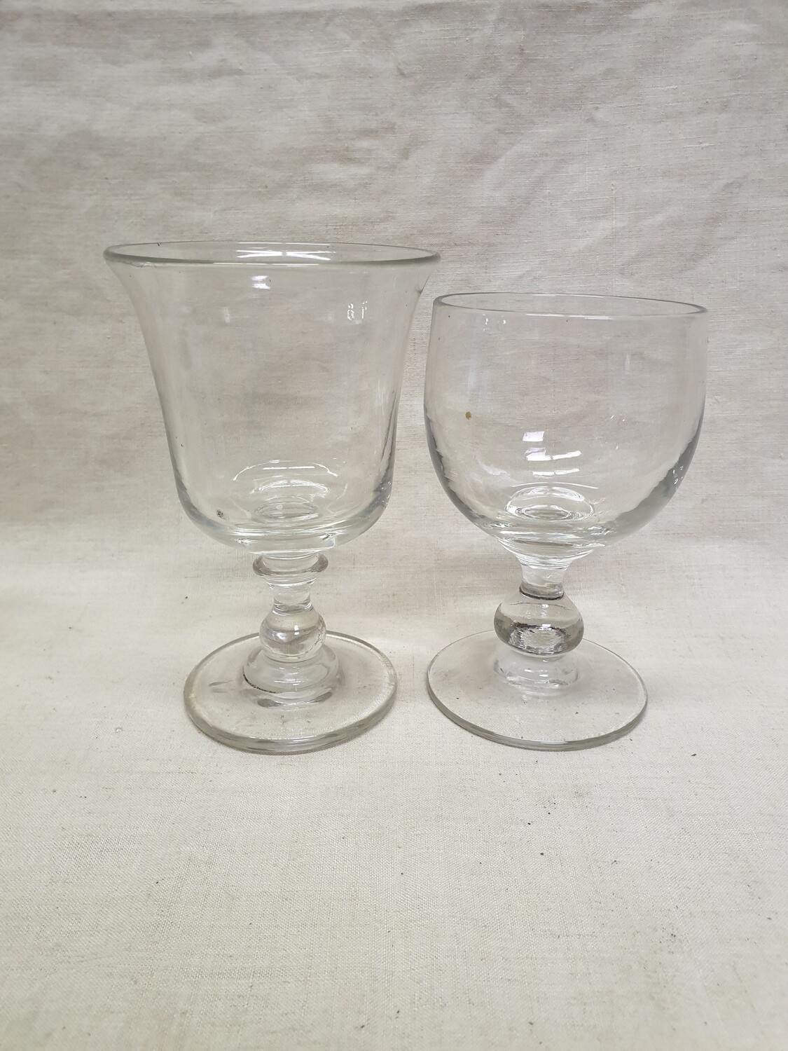 Ensemble de deux verres anciens