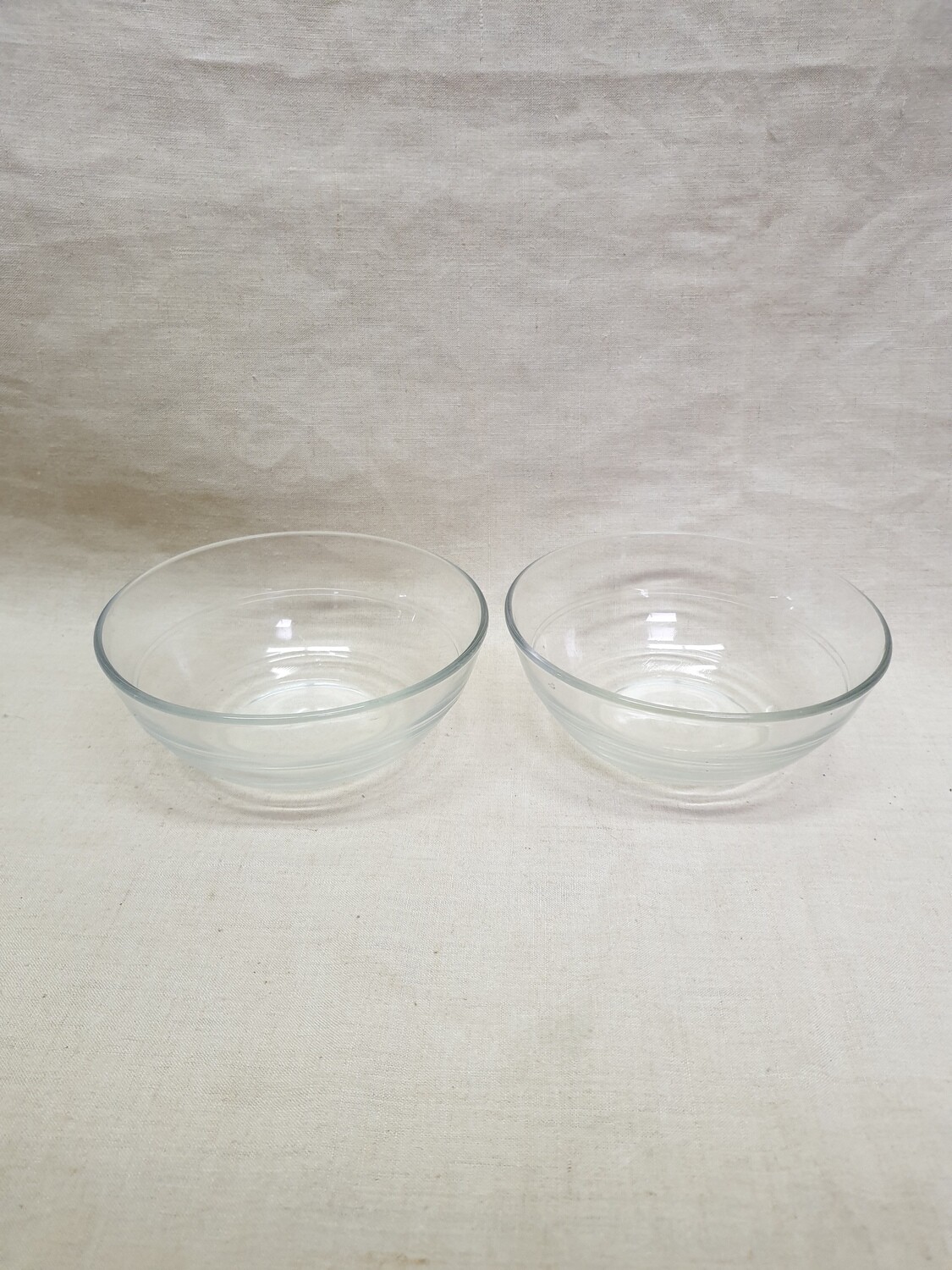 Deux recipients en verre