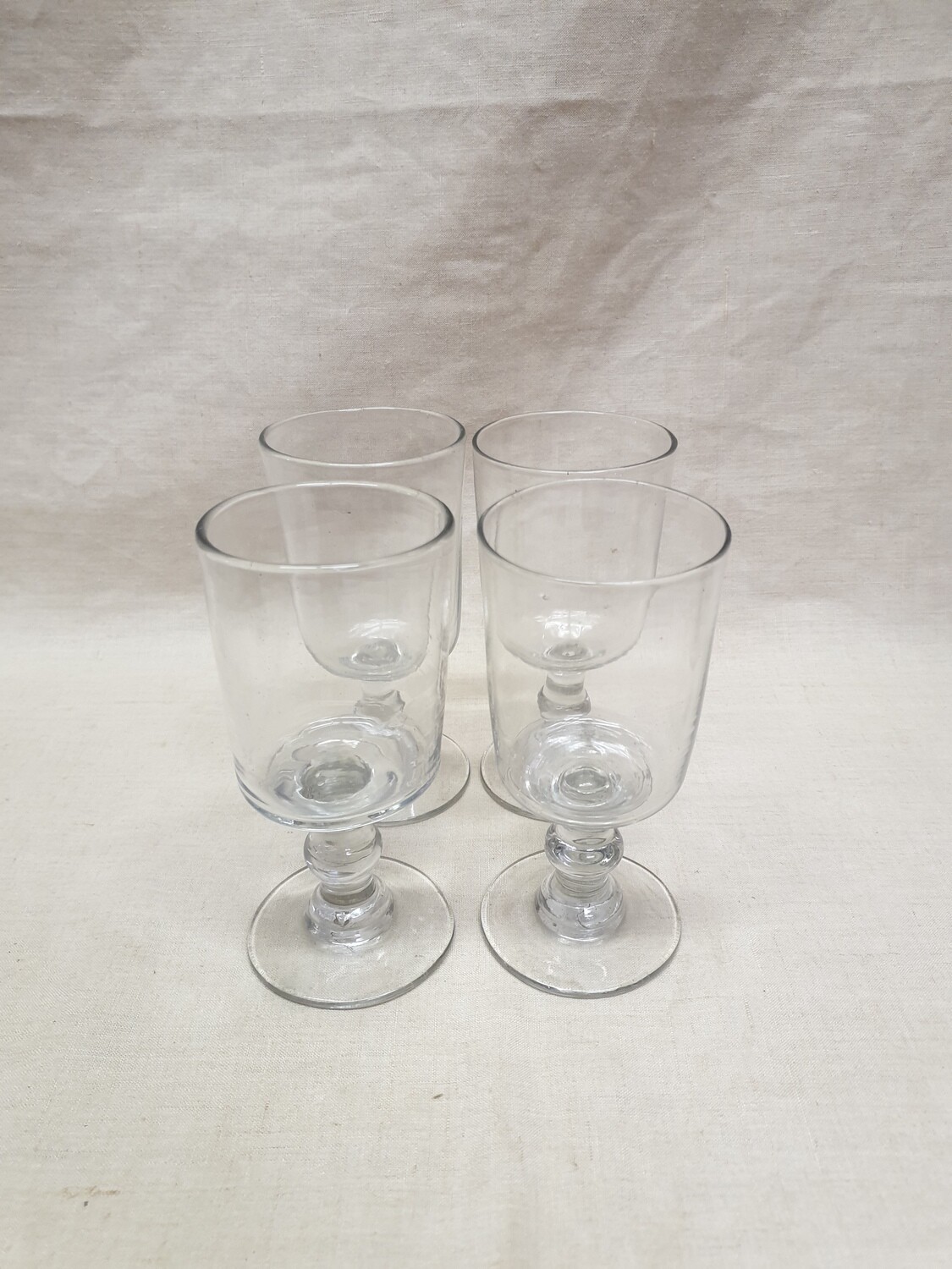 Ensemble de 4 verres anciens