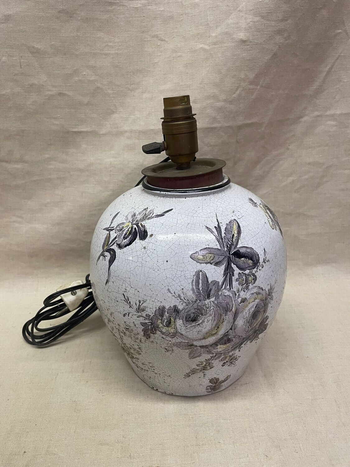 Lampe en ceramique blanche à décor floral - 29 cm