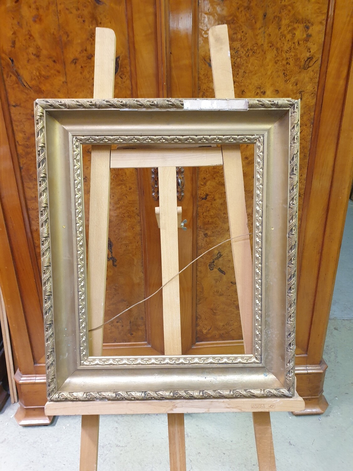 Cadre en bois doré - 40 x 50 cm