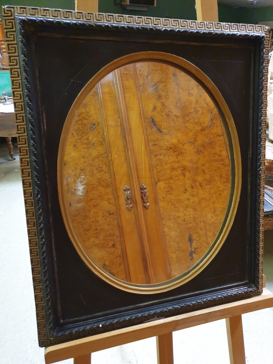 Miroir ovale avec un cadre à décor grec - 56 x 68 cm