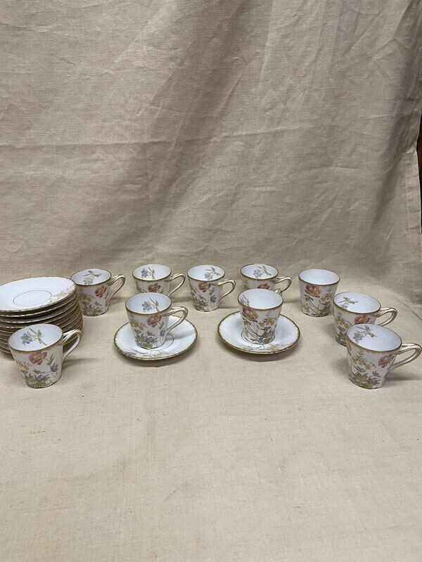 Ensemble de 10 tasses avec leur sous tasses