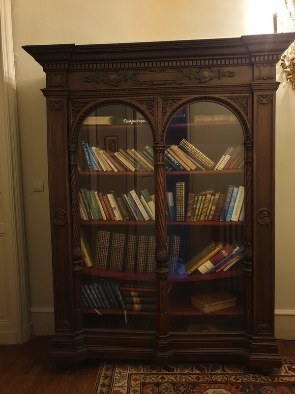 Magnifique et exceptionnelle  bibliothèque néo-classique 1890 en bois sculpté avec portes vitrées - 212x145,5 cm