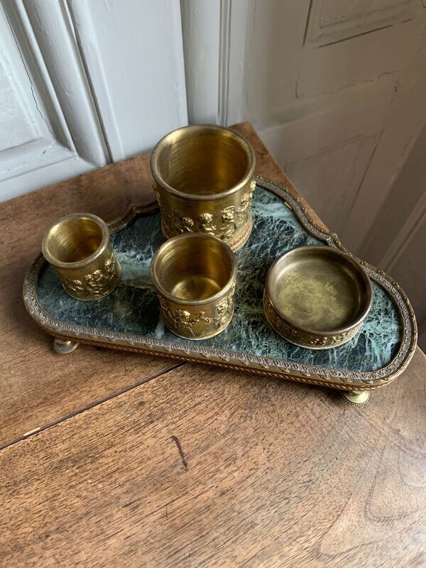Nécessaire à fumeur en bronze - Largeur 29 cm et 7 cm de hauteur pour le pot le plus haut