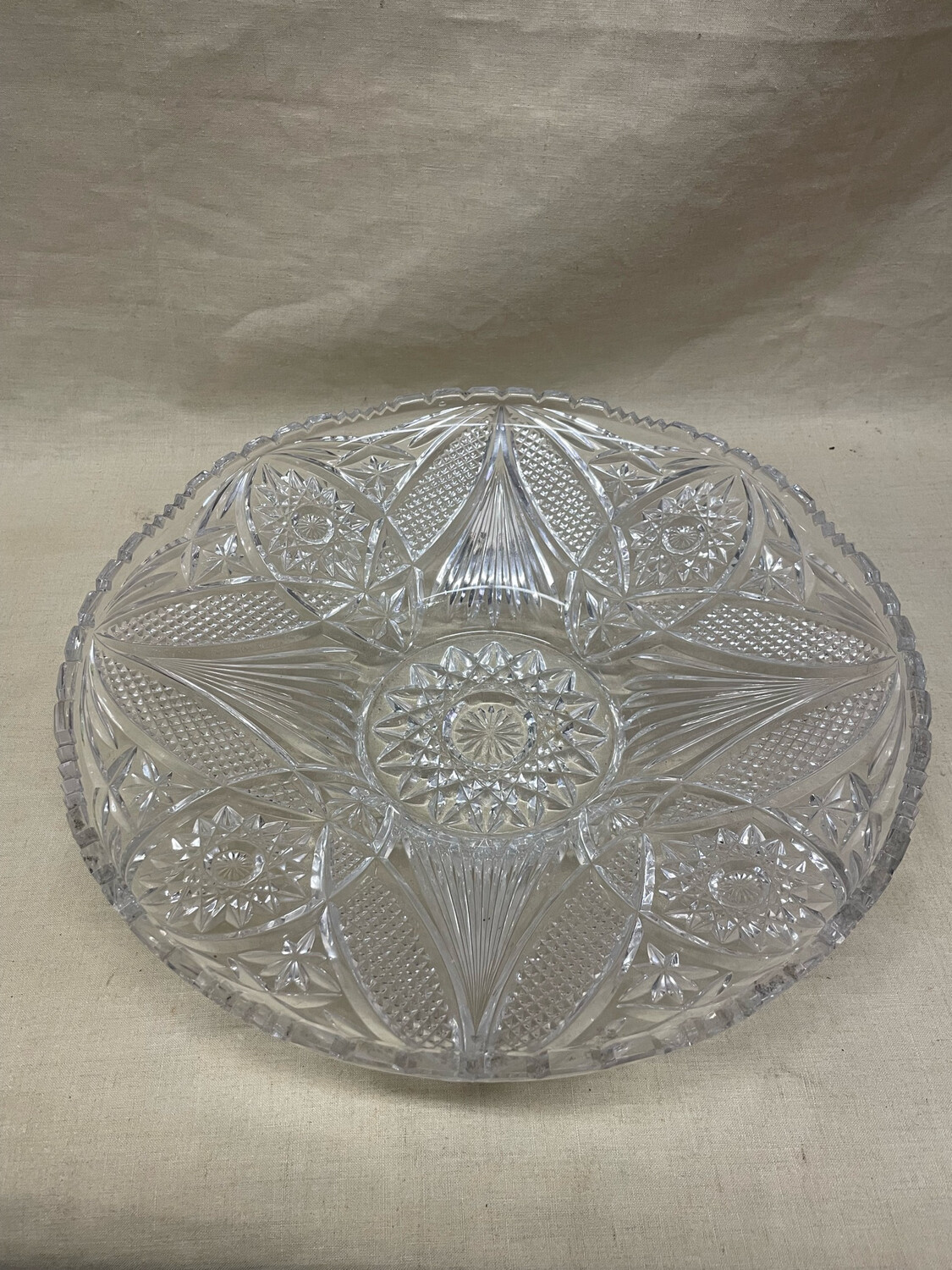 Coupe à fruit en cristal taillé de forme circulaire