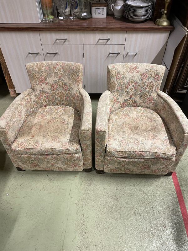 Paire de fauteuils club garnis de tapisserie à fleurs - Travail francais années 1930 - 69 x 67 x 70 cm