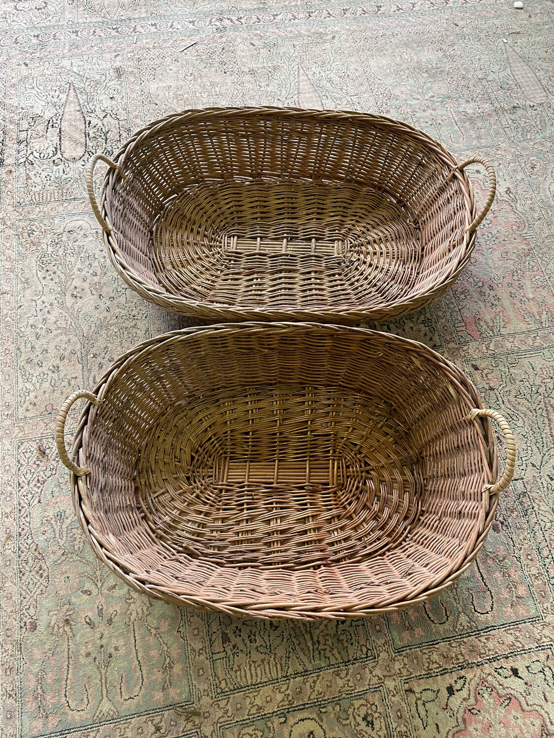 Deux paniers en osier - 73,5 x 53 cm