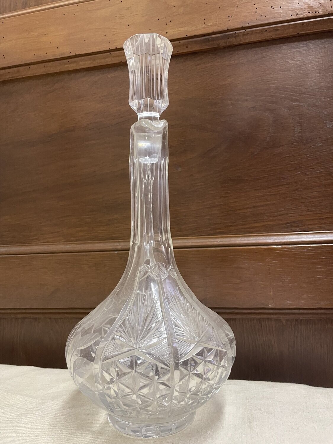 Carafe à anse en cristal taillé et décor floral - 32,5 cm