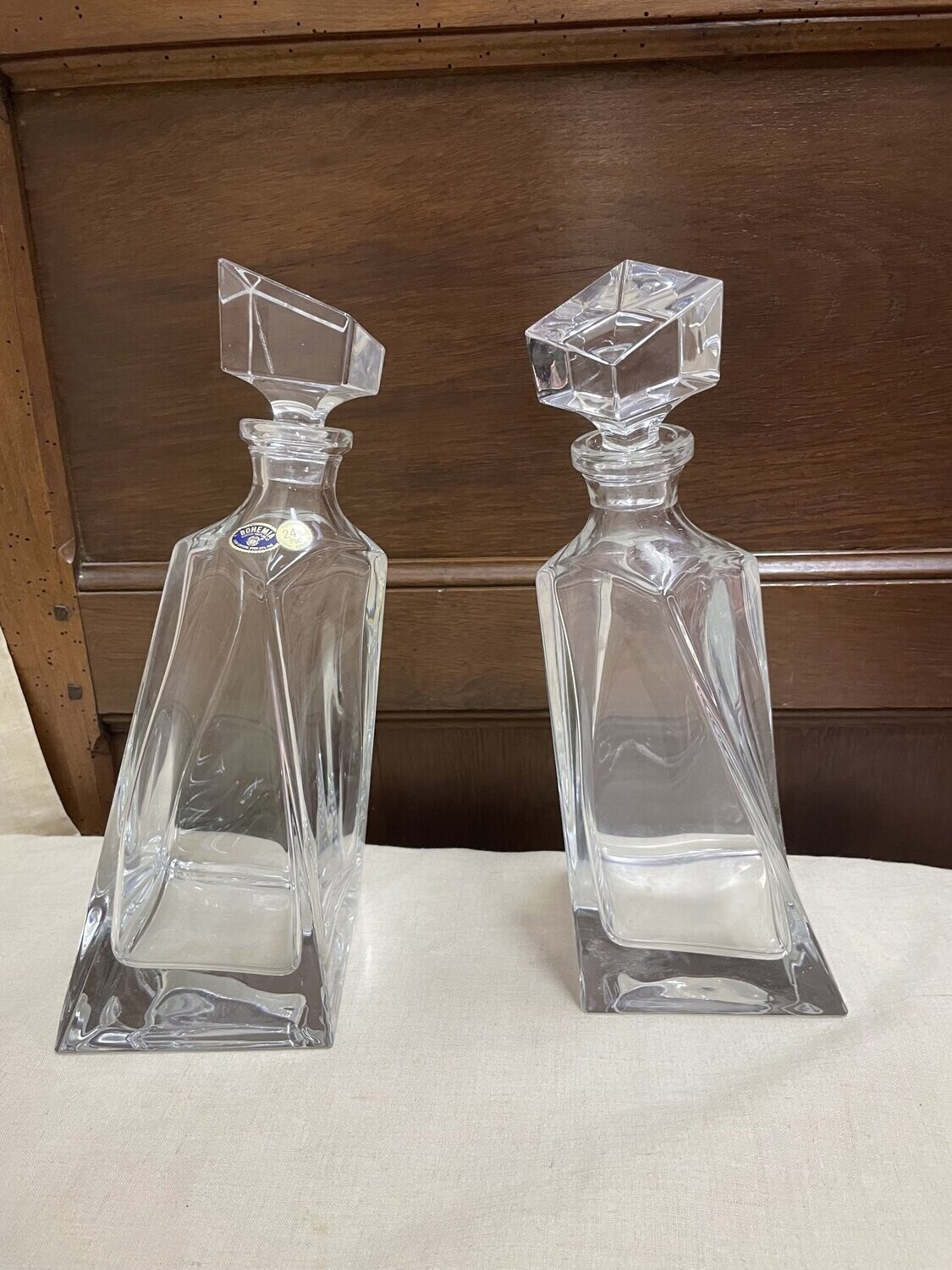Paire de carafes en cristal design - 29 cm