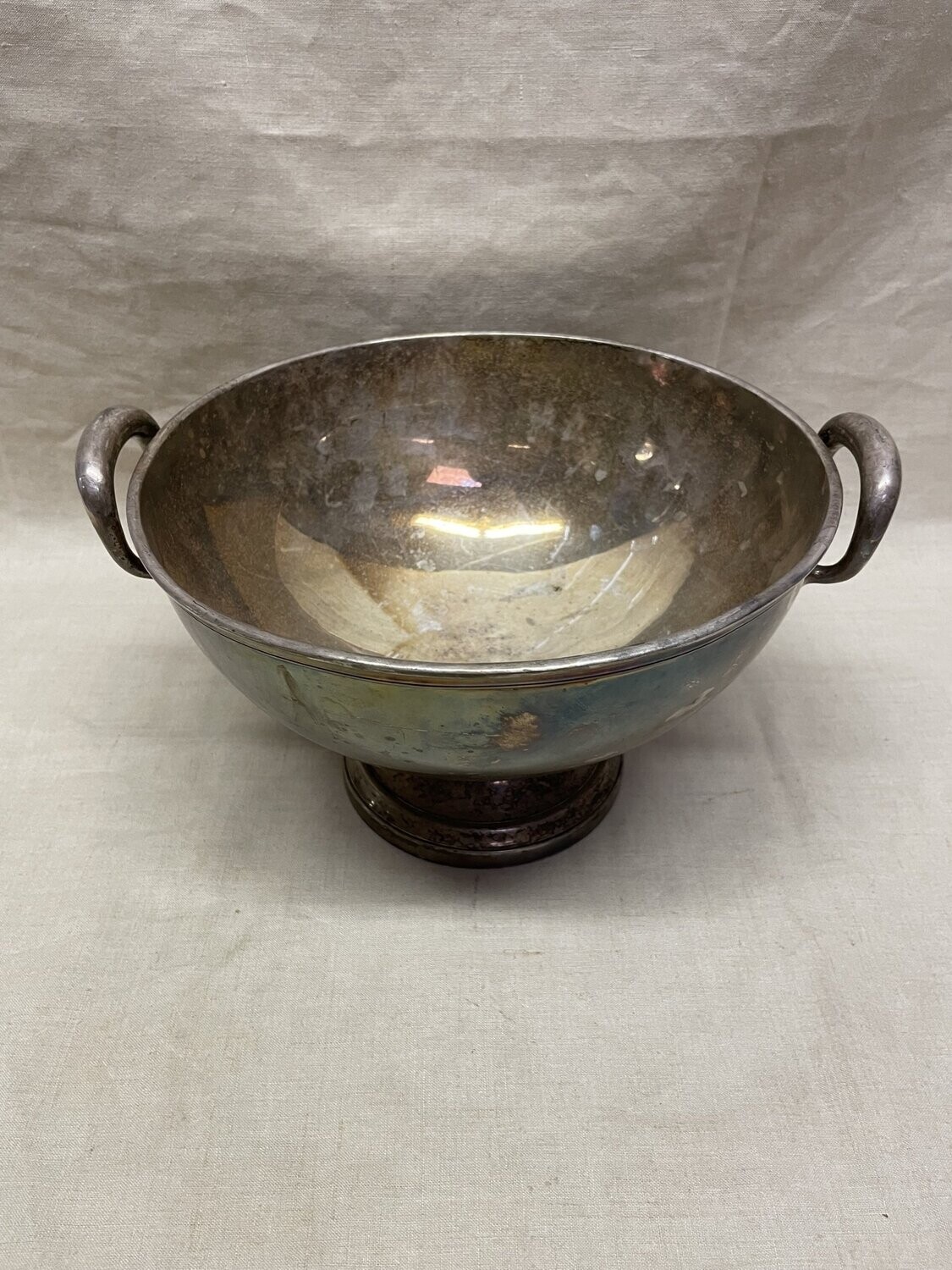 Coupe sur piedouche en métal argenté - 17 x 29 cm