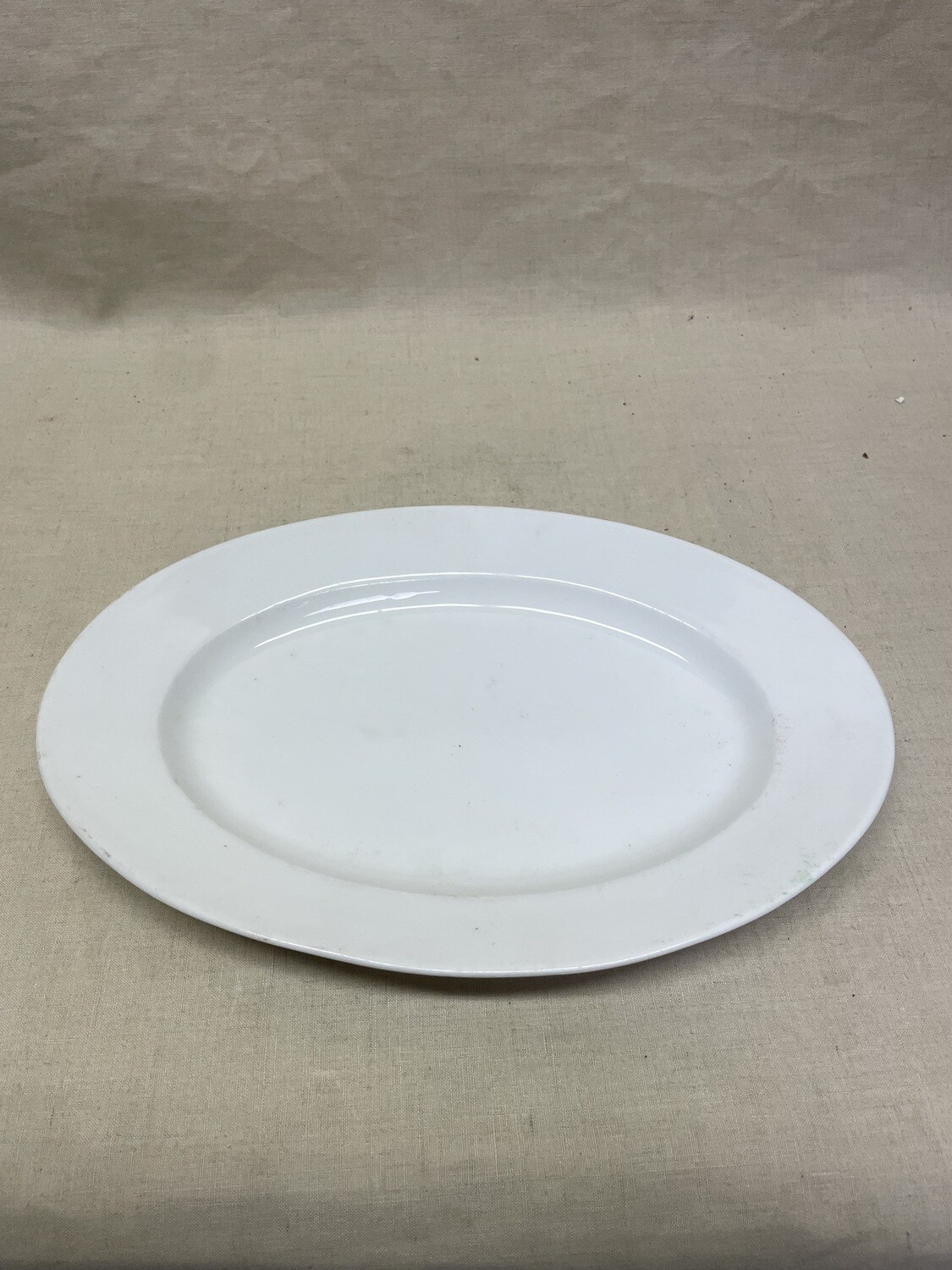 Plat oblong en porcelaine blanche - 28 x 19 cm