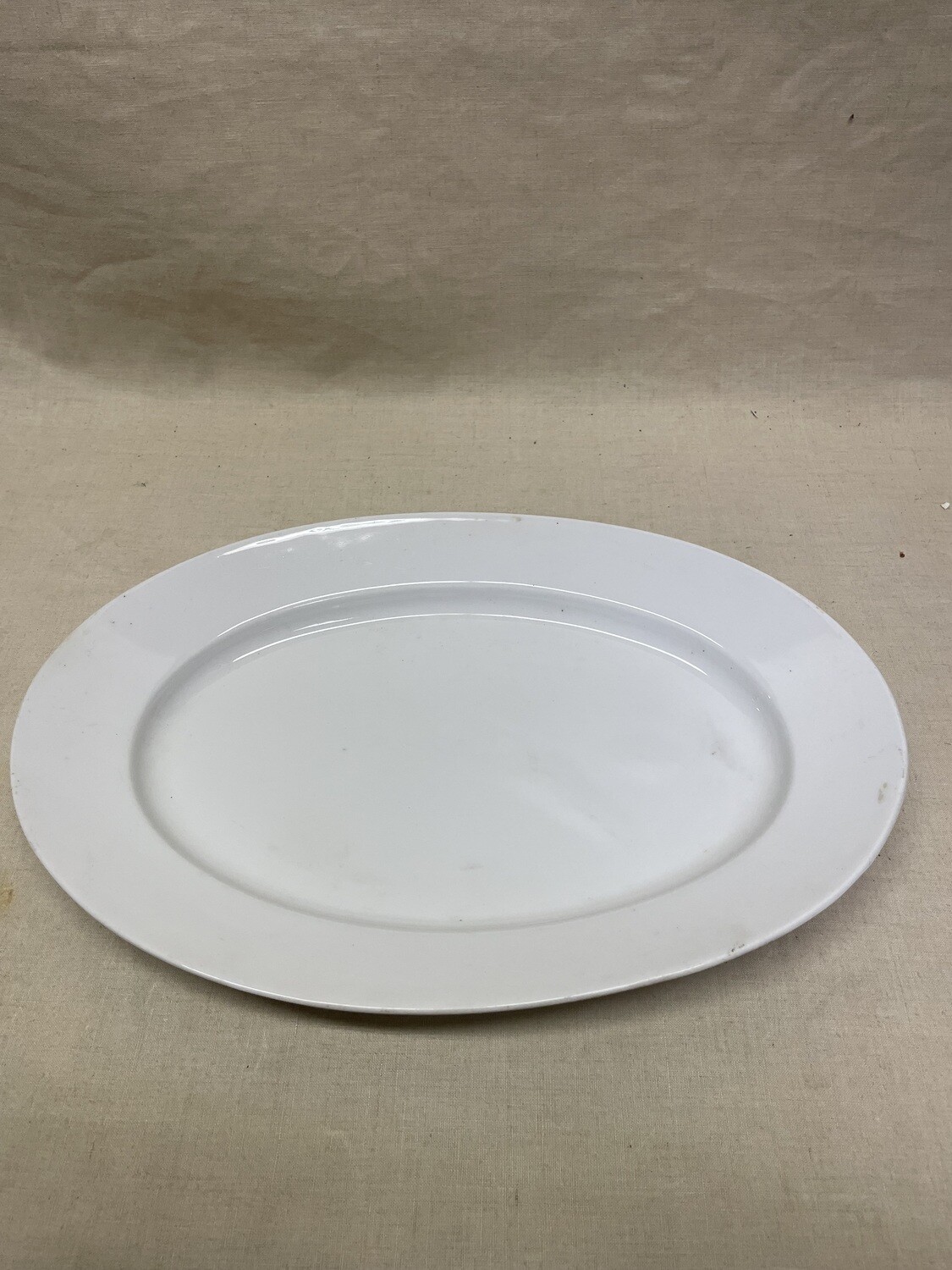 Plat oblong en porcelaine blanche - 36,5 x 24,5 cm