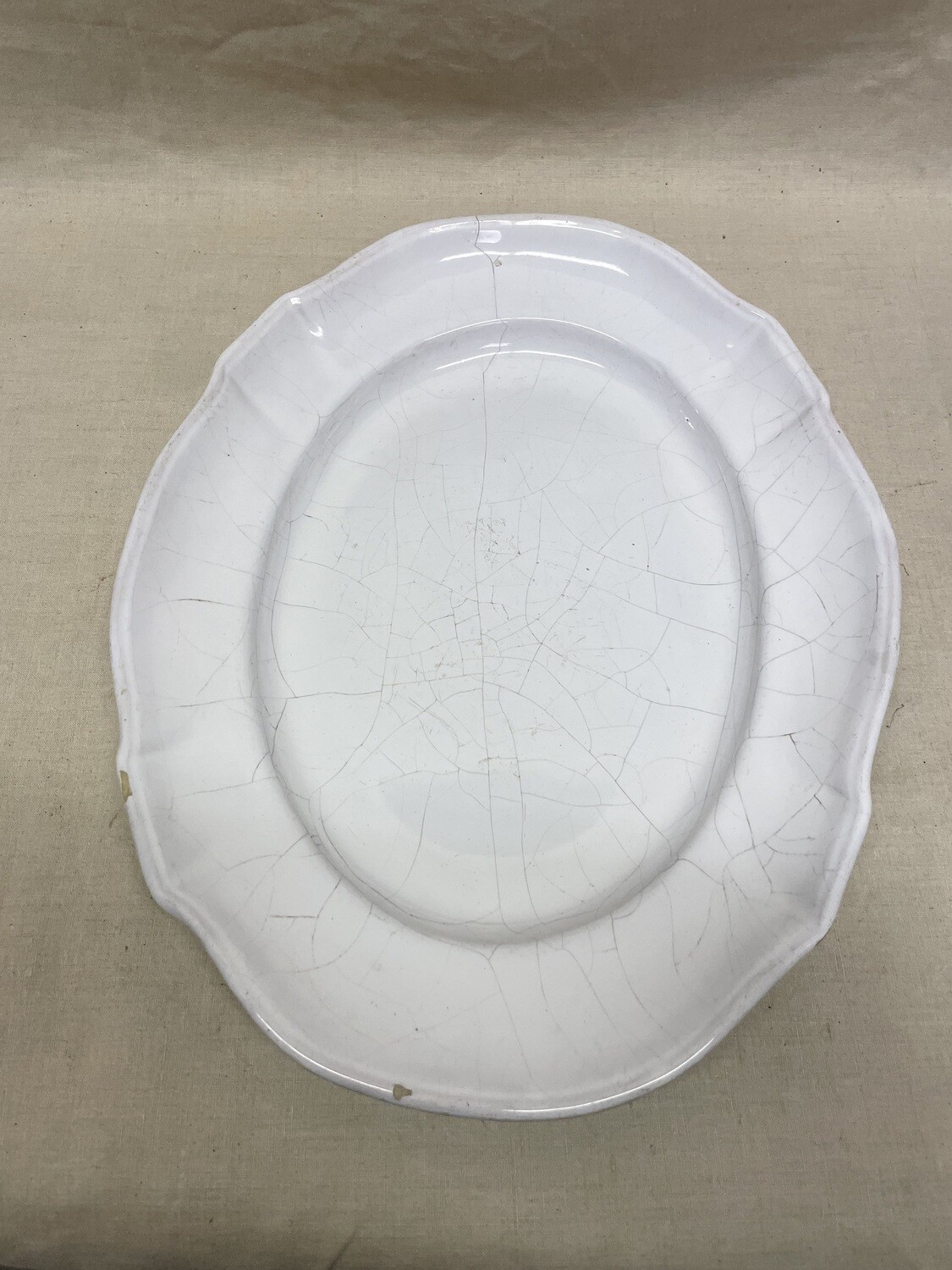 Plat oblong 18è en porcelaine blanche - 40 x 27 cm