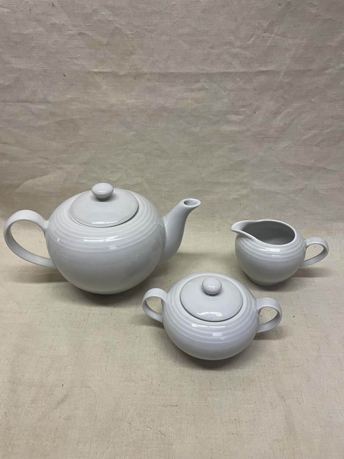 Service à thé en porcelaine - Théière, verseuse et pot à lait